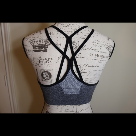 New DKNY sports bra Strappy back size small gray - Picture 4 of 8